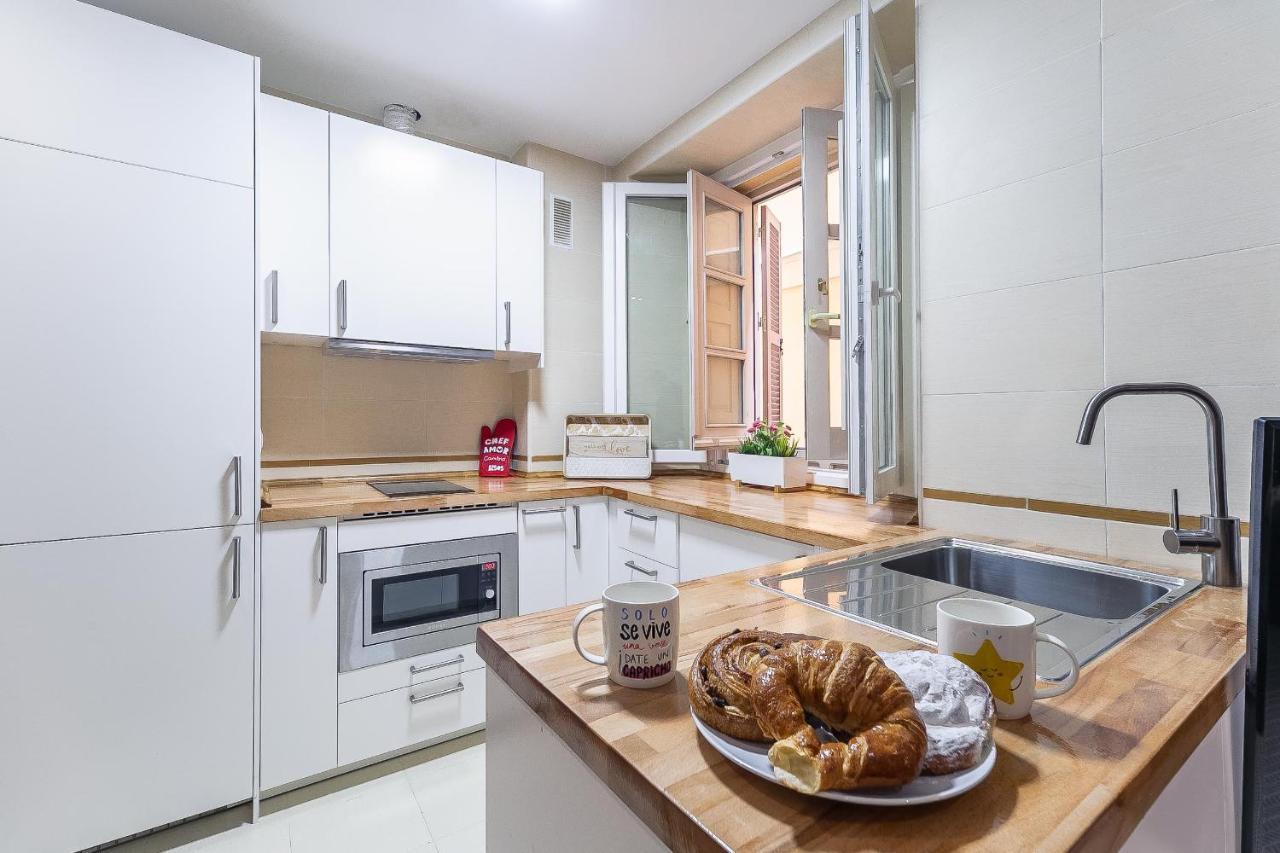 Central Malaga Apartment At Mitjana Plaza Exteriör bild