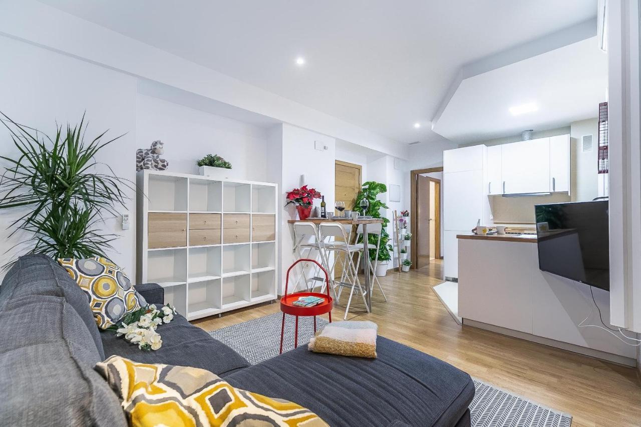 Central Malaga Apartment At Mitjana Plaza Exteriör bild