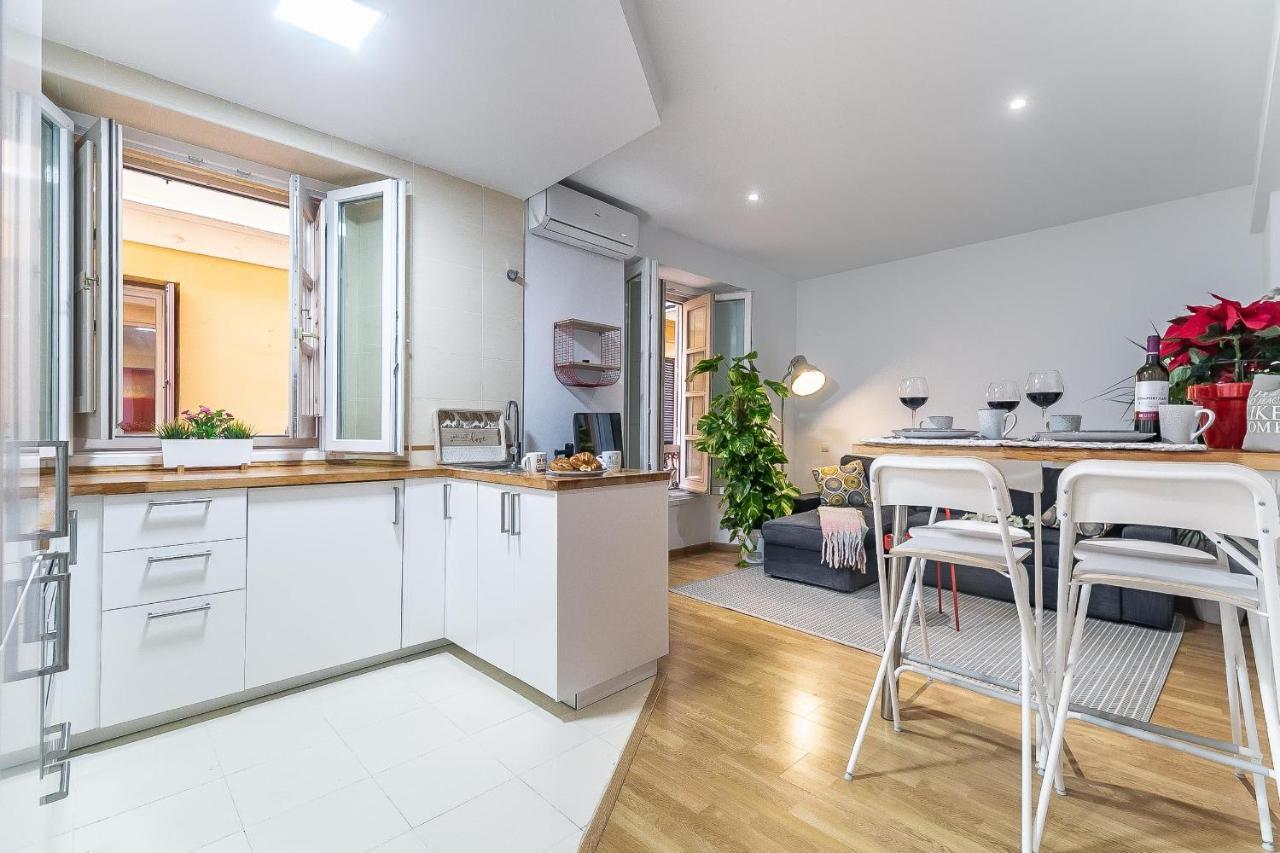 Central Malaga Apartment At Mitjana Plaza Exteriör bild