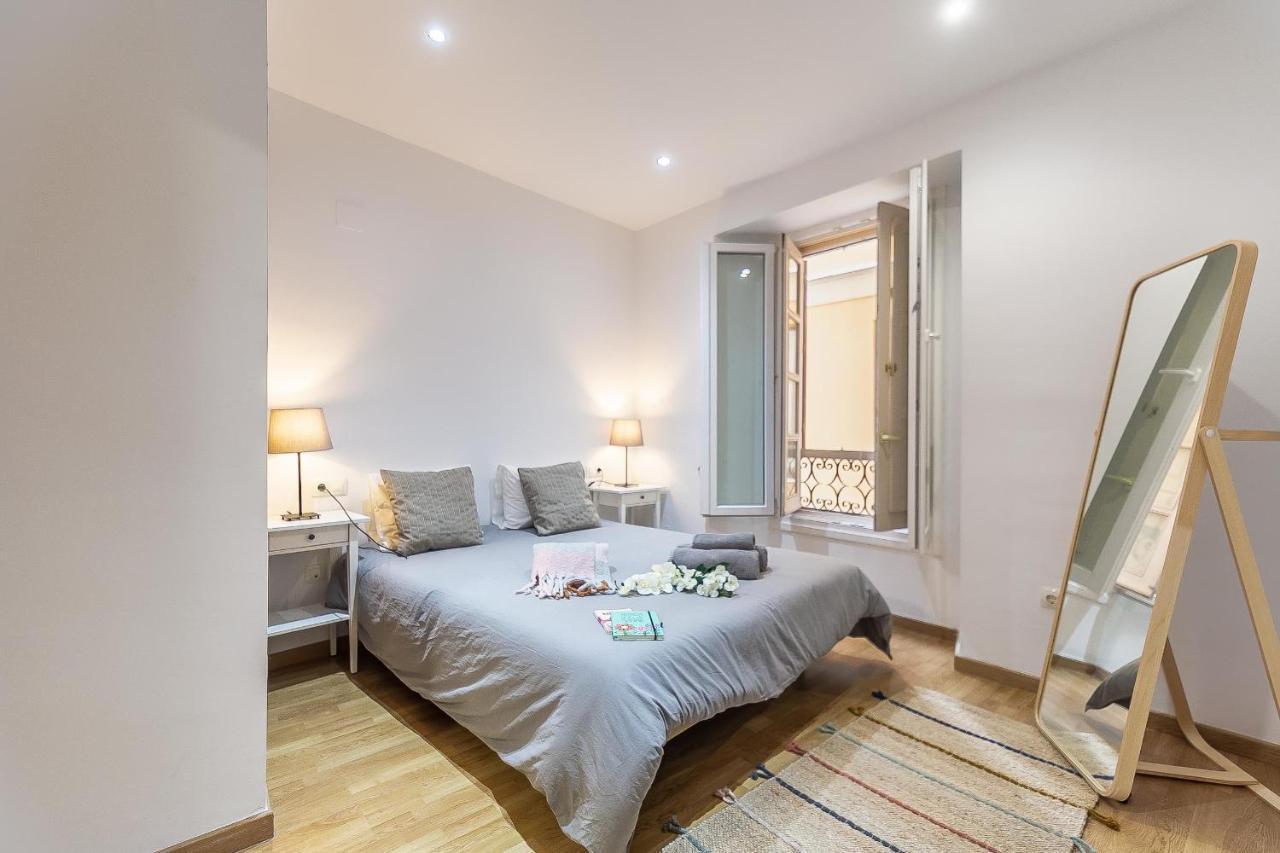 Central Malaga Apartment At Mitjana Plaza Exteriör bild
