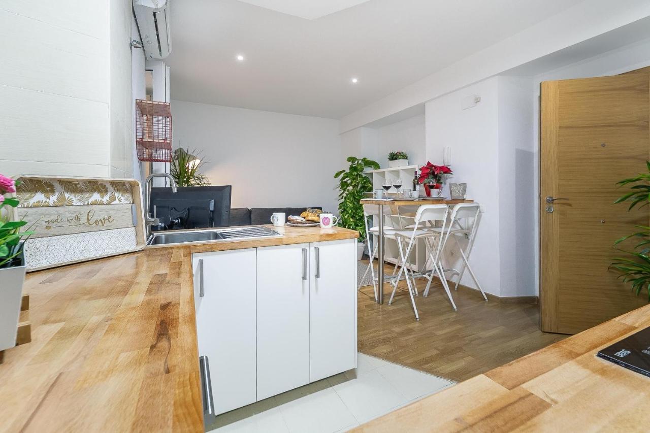 Central Malaga Apartment At Mitjana Plaza Exteriör bild