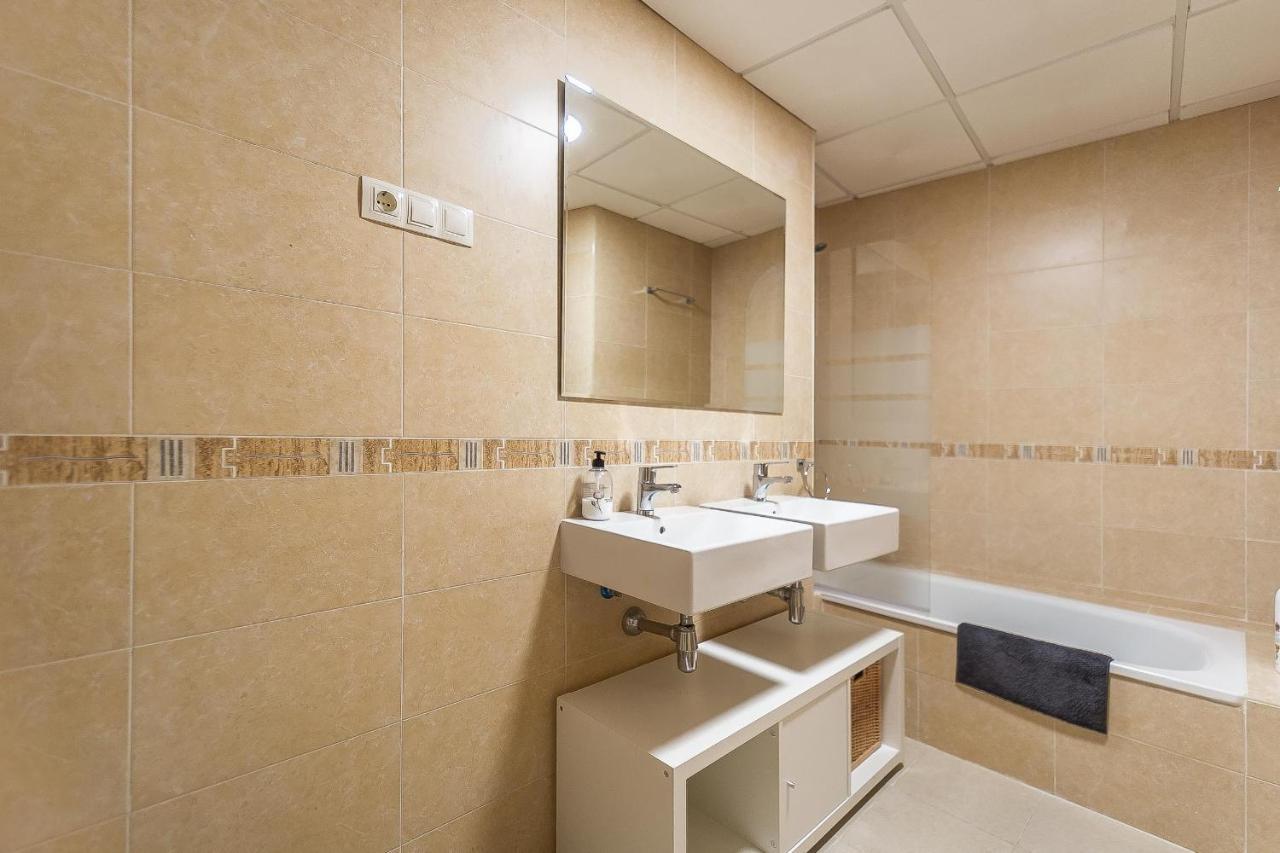 Central Malaga Apartment At Mitjana Plaza Exteriör bild