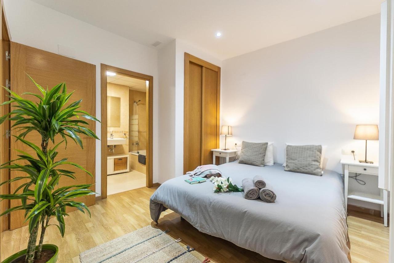Central Malaga Apartment At Mitjana Plaza Exteriör bild