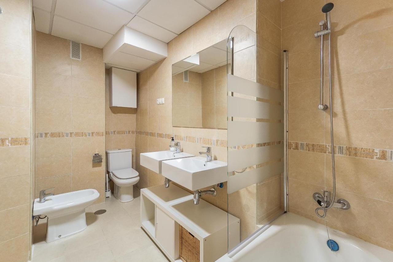 Central Malaga Apartment At Mitjana Plaza Exteriör bild