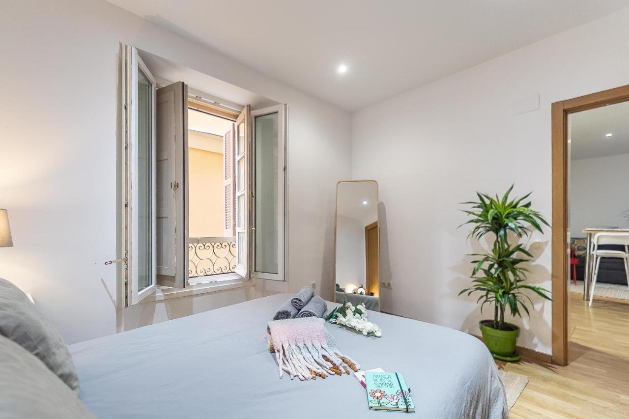 Central Malaga Apartment At Mitjana Plaza Exteriör bild