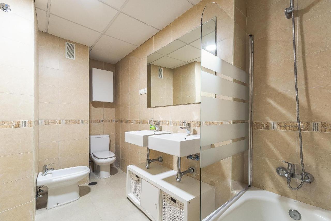 Central Malaga Apartment At Mitjana Plaza Exteriör bild