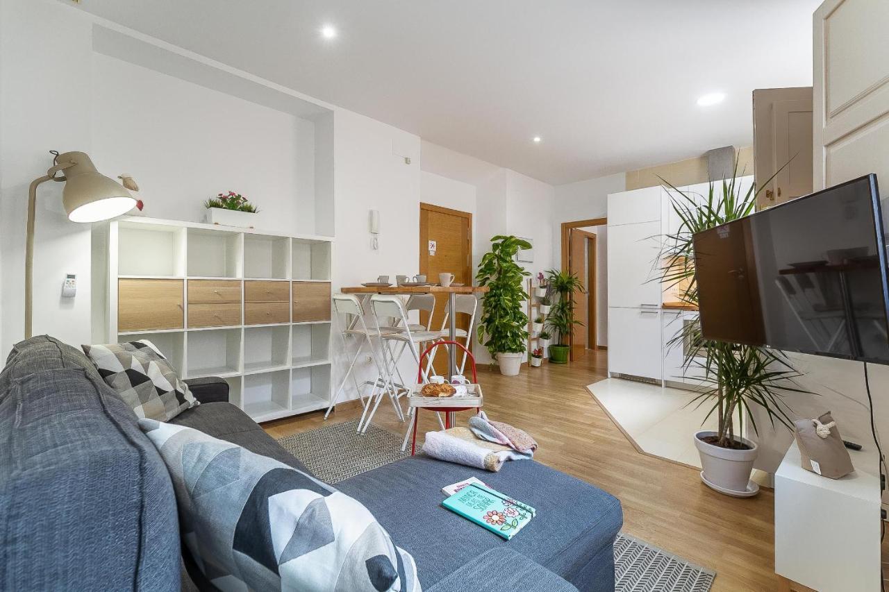 Central Malaga Apartment At Mitjana Plaza Exteriör bild
